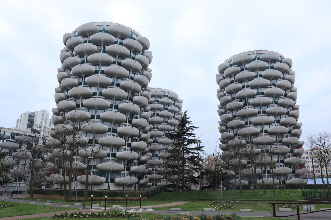 Équipe de nettoyage de logements insalubres sur Créteil